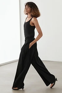 Pantalon satiné à pinces
