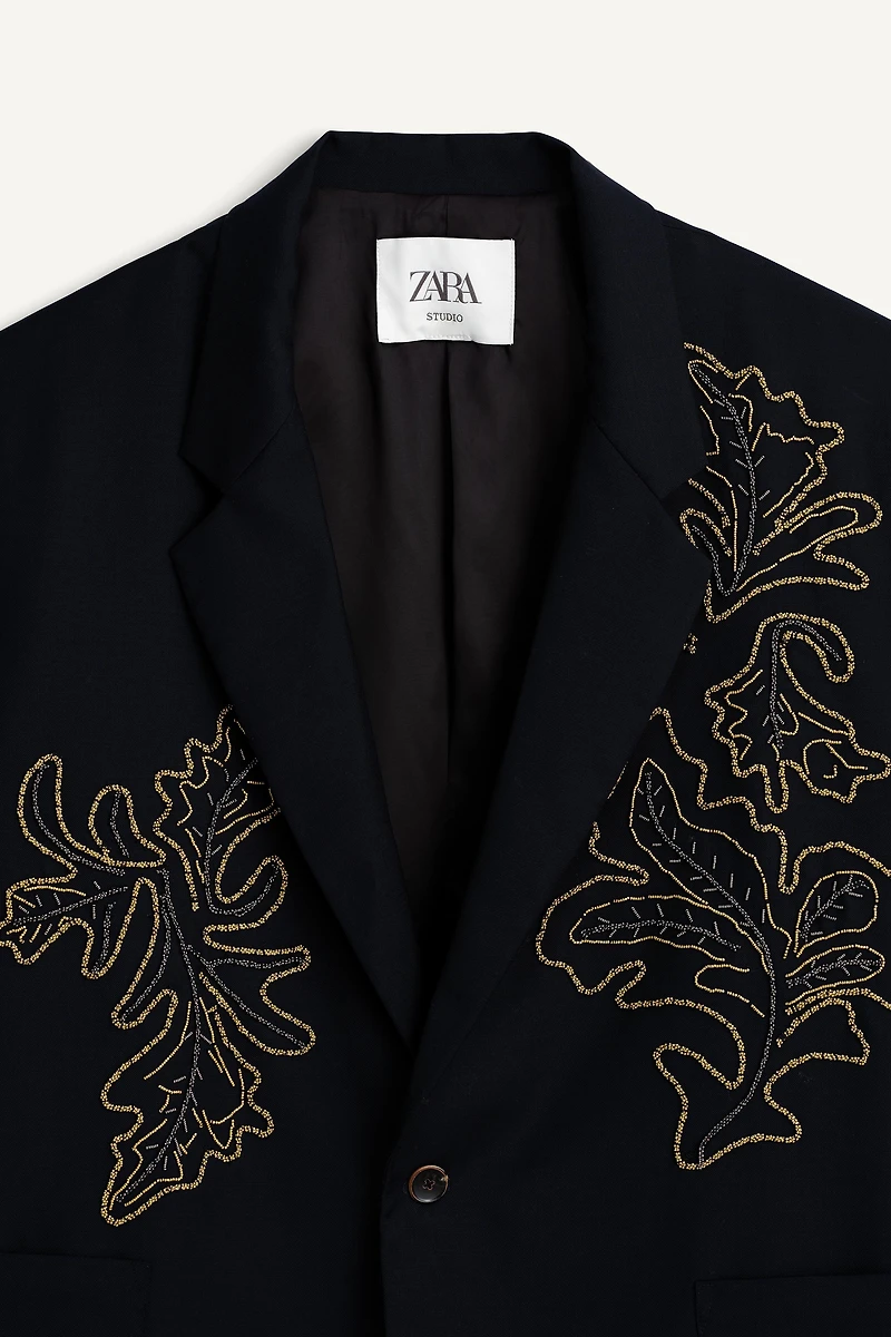 RELAXED FIT CONTRAST EMBROIDERED BLAZER