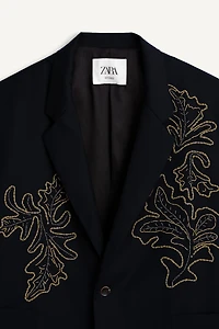 RELAXED FIT CONTRAST EMBROIDERED BLAZER
