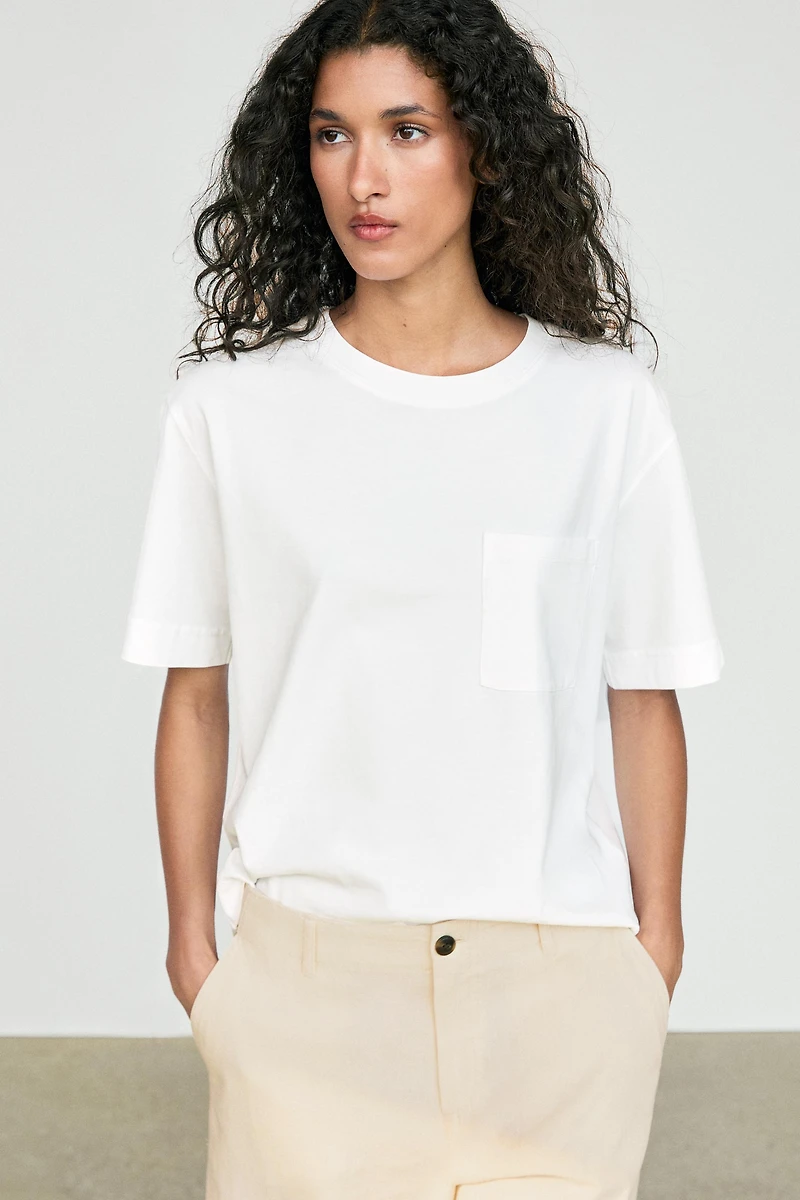 Short sleeve T-shirt with pocket detail