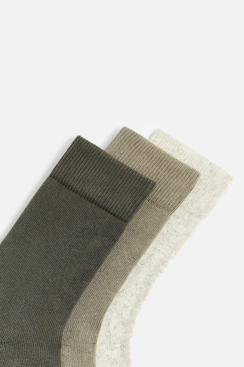 3-PACK OF MATCHING SOCKS