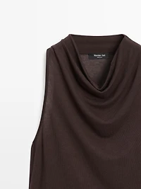 Top sans manches à col drapé