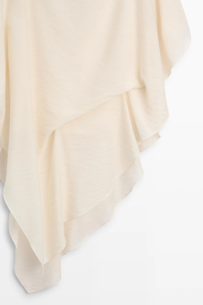Blouse fluide asymétrique style cape
