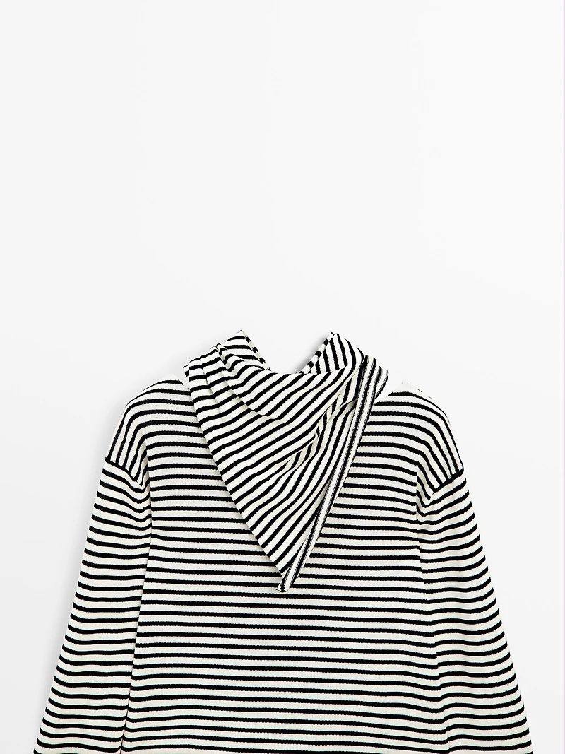 Striped sweater with bandana