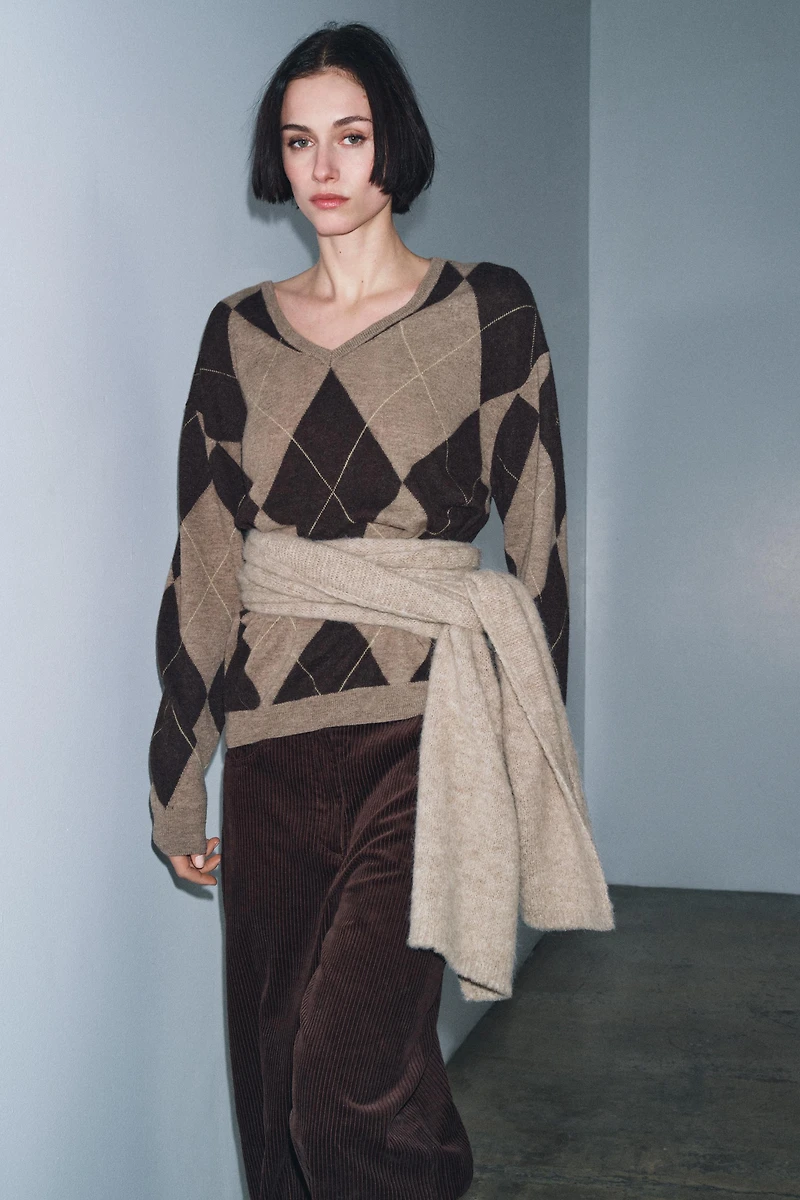 100% WOOL DIAMOND JUMPER