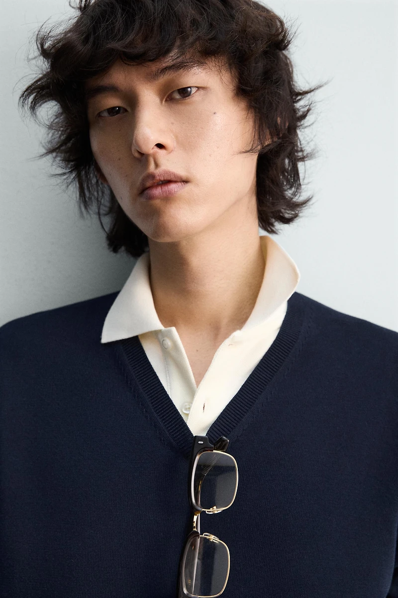 RELAXED FIT V-NECK JUMPER