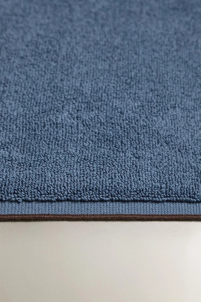 CONTRAST TOPSTITCH TOWEL