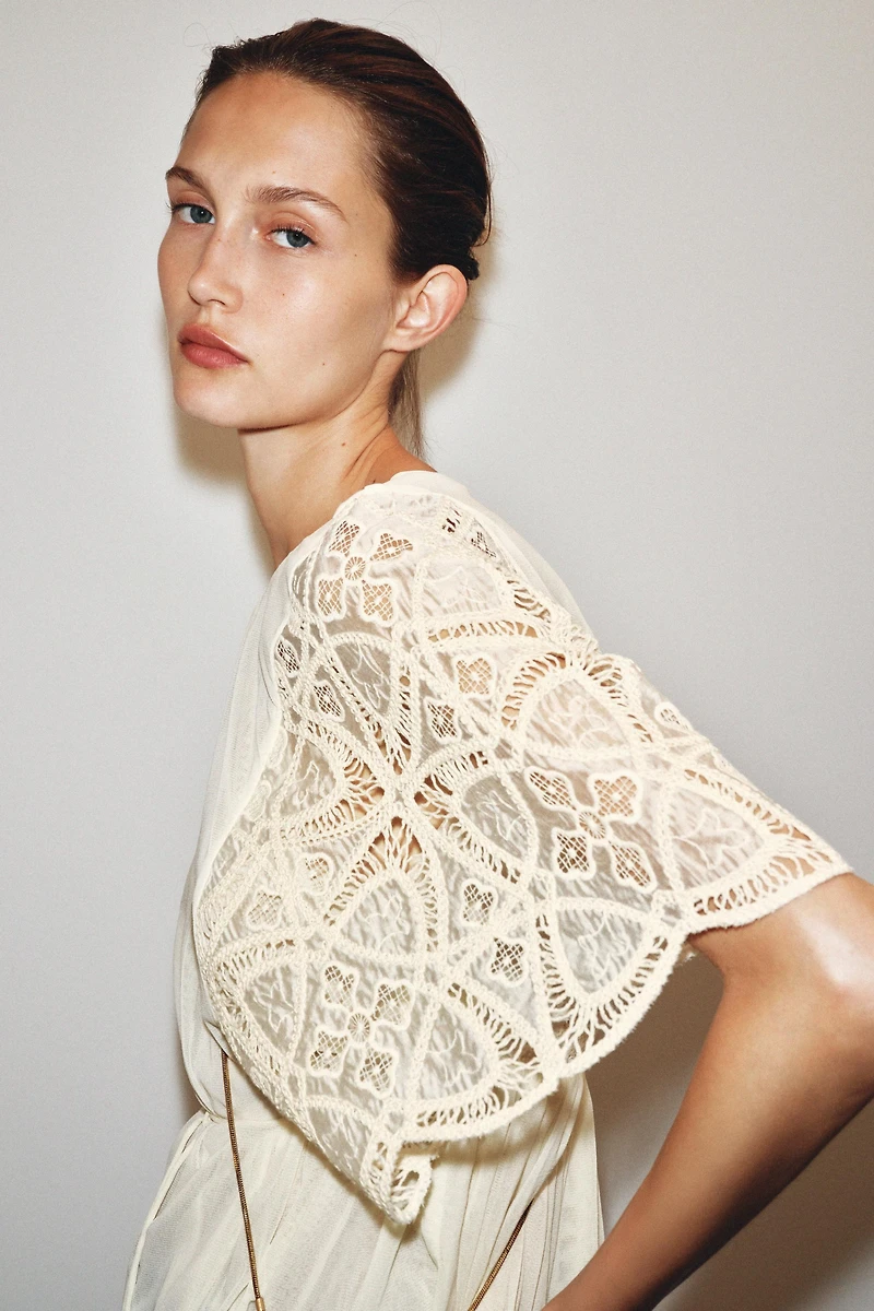 EMBROIDERED TOP