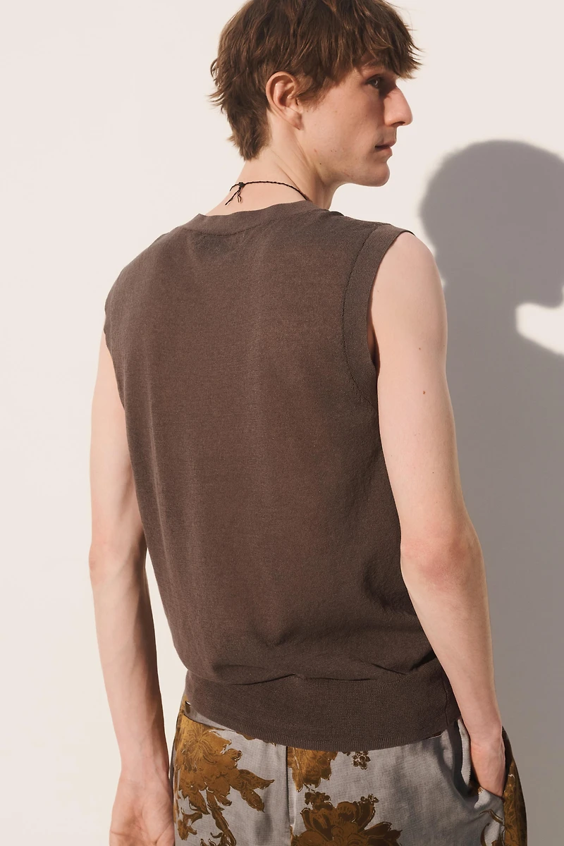 FLORAL JACQUARD KNIT VEST