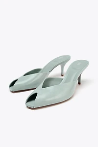 PATENT EFFECT SANDALS