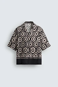 CONTRAST GEOMETRIC PRINT SHIRT