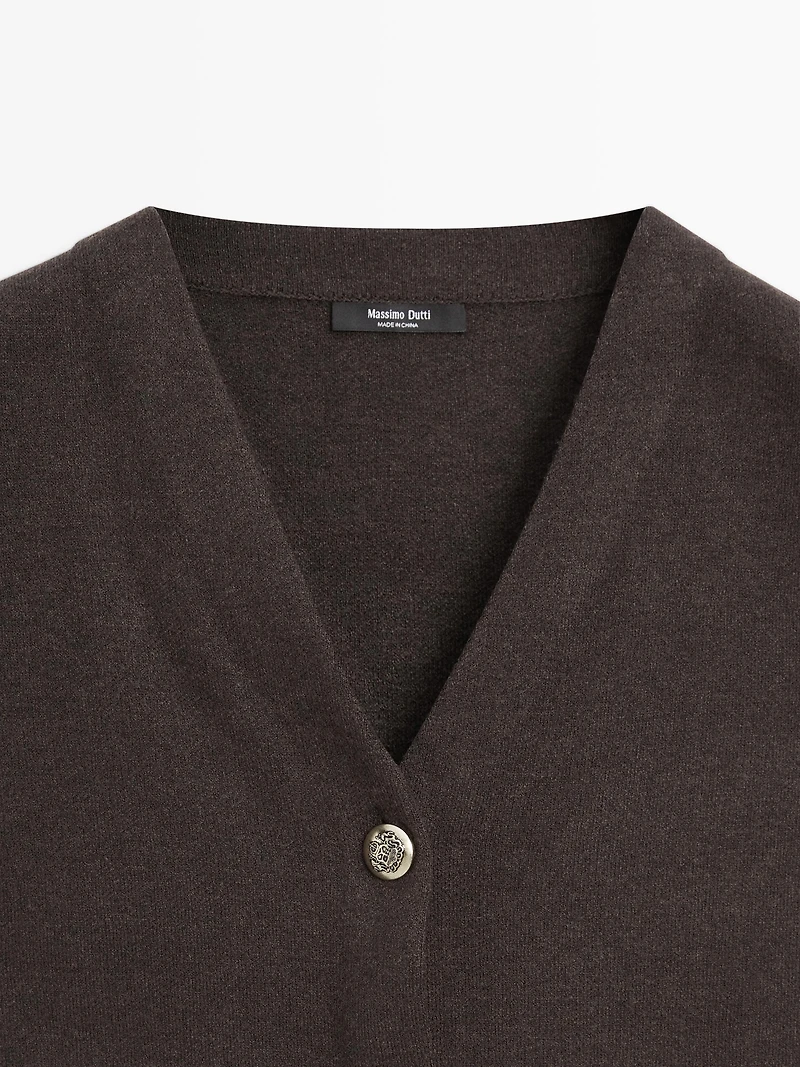 Knit vest with golden buttons