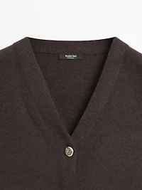 Knit vest with golden buttons
