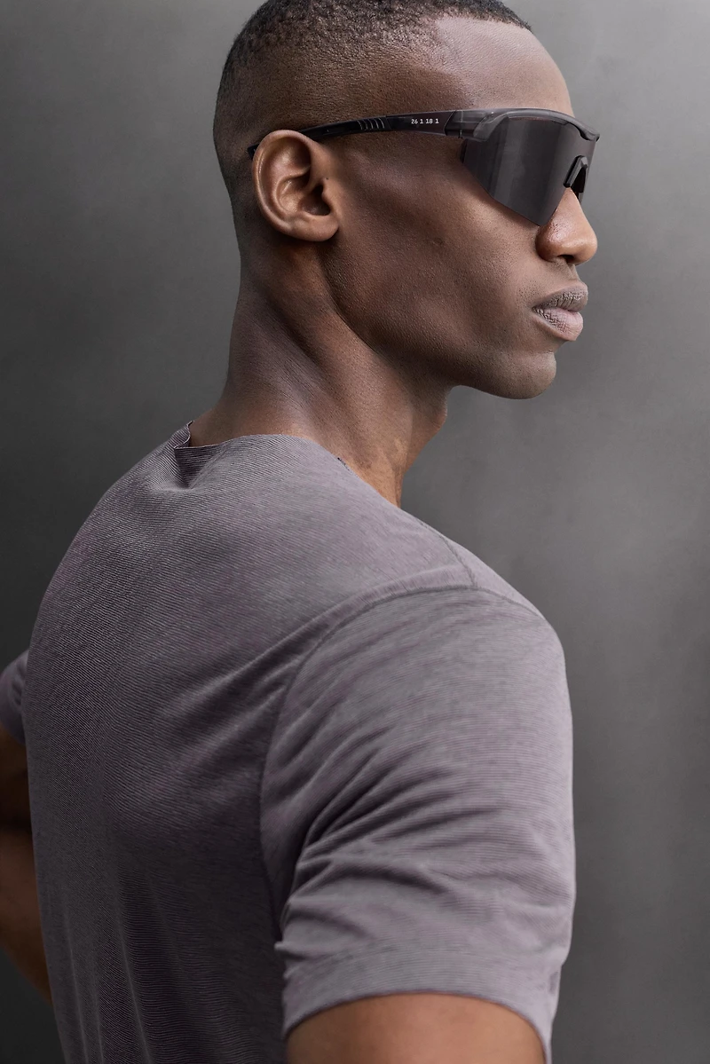 LIGHTWEIGHT STRUCTURED RUNNING T-SHIRT