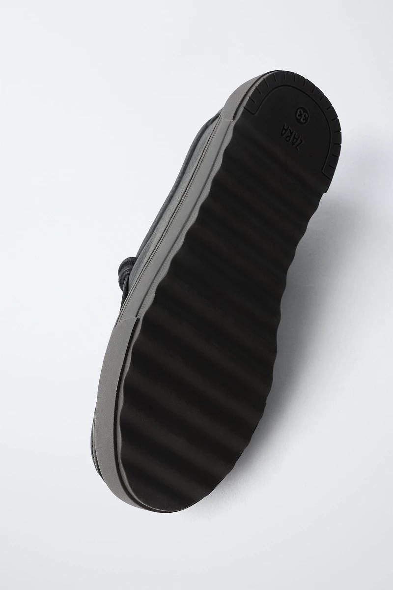 CHAUSSURES EN CUIR AVEC LISERÉ