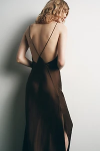 ROBE SATINÉE DÉCOLLETÉ DOS