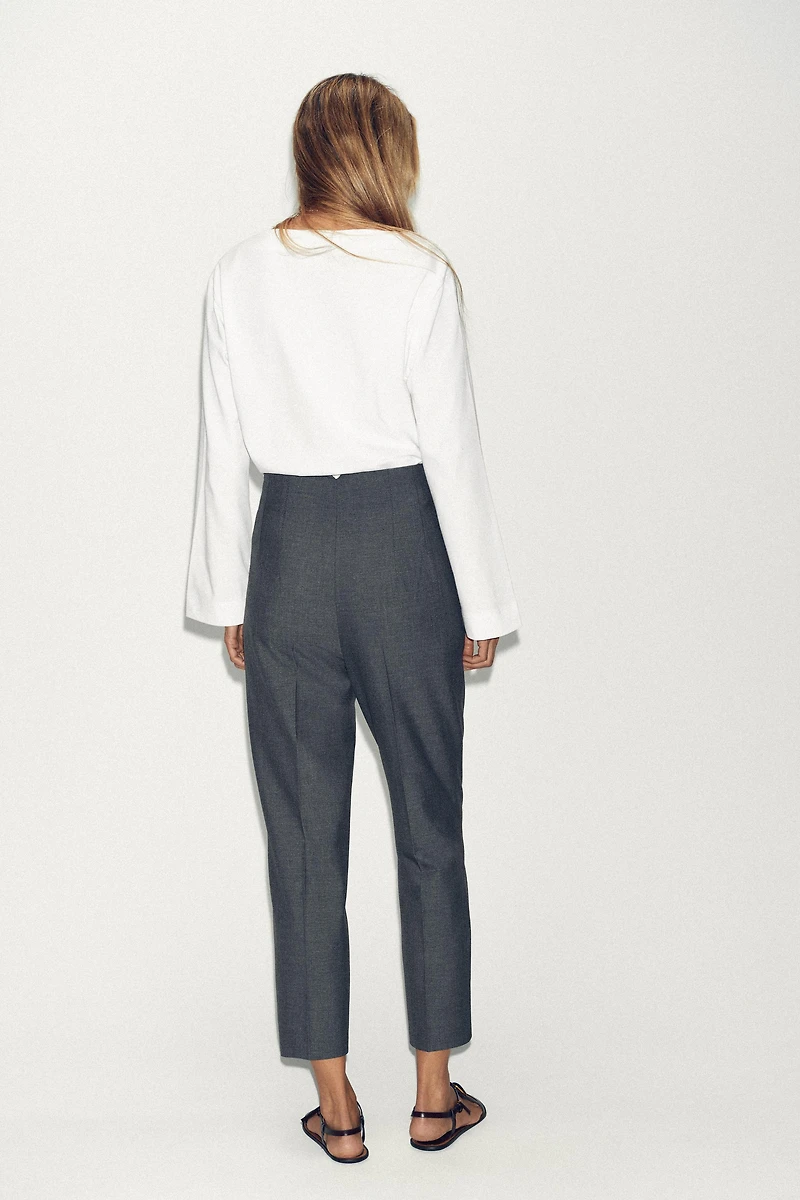 PANTS WITH A HIGH WAIST