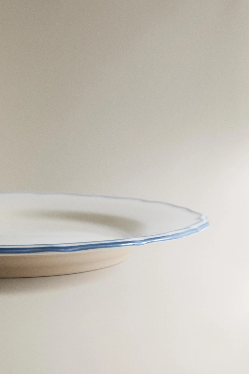 WAVY EARTHENWARE DINNER PLATE