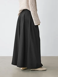 Flowing trousers with darts