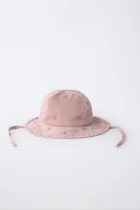 EMBROIDERED HEARTS TWILL BUCKET HAT