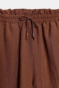 SHORT À TAILLE ÉLASTIQUE