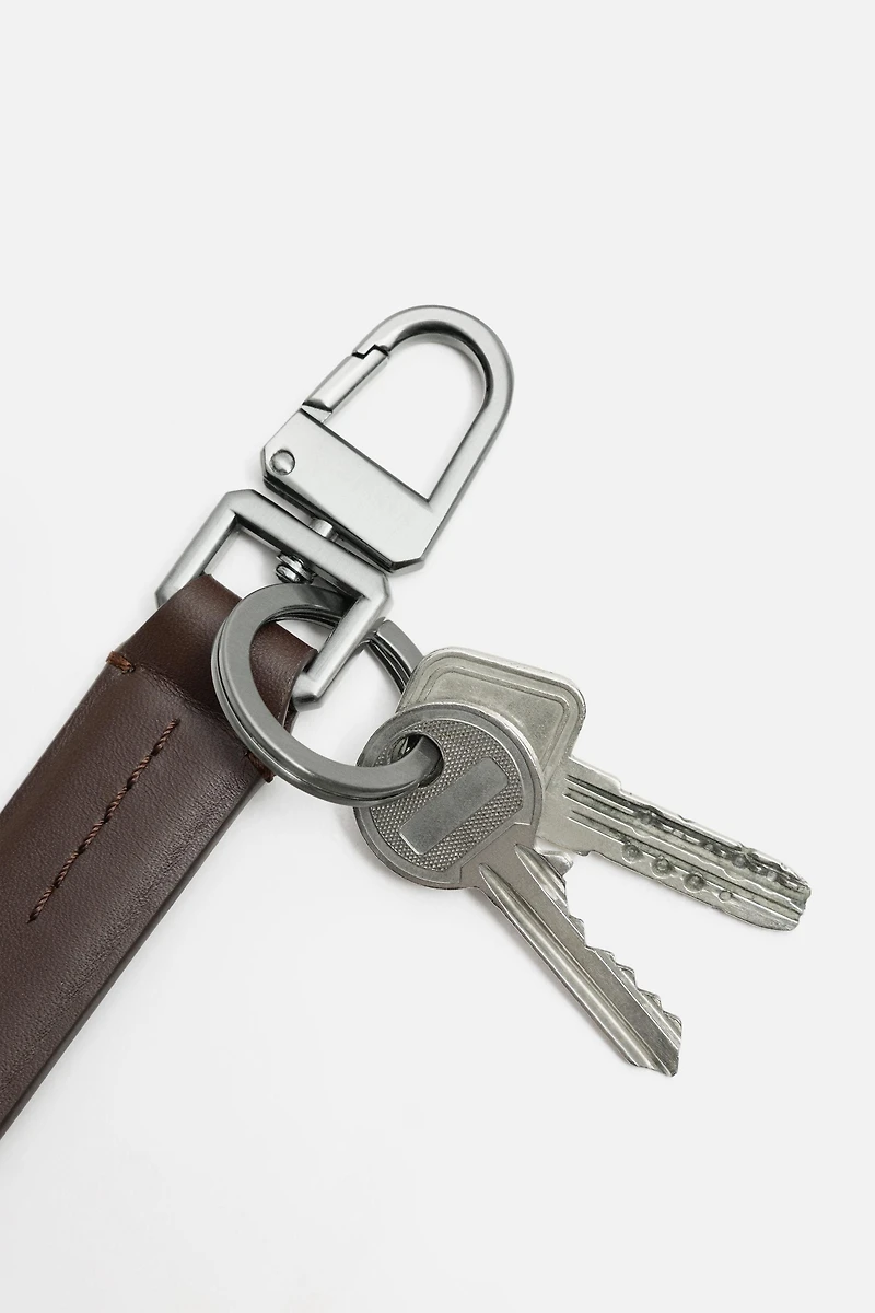 PORTE-CLÉS EN CUIR