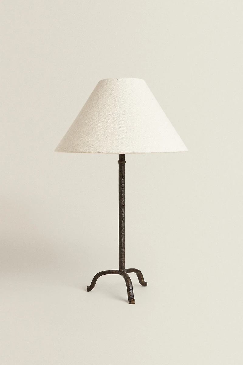 TRIPOD BASE TABLE LAMP