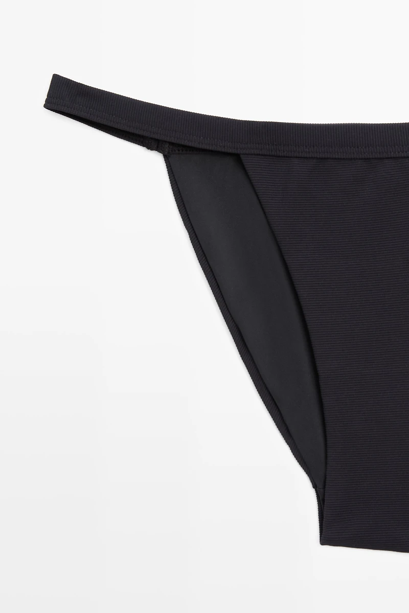 Triangle bikini bottoms