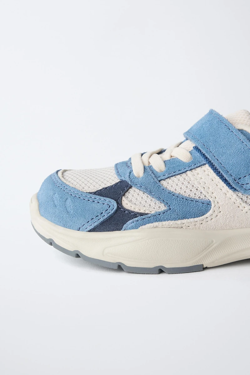 ATHLETIC SNEAKERS
