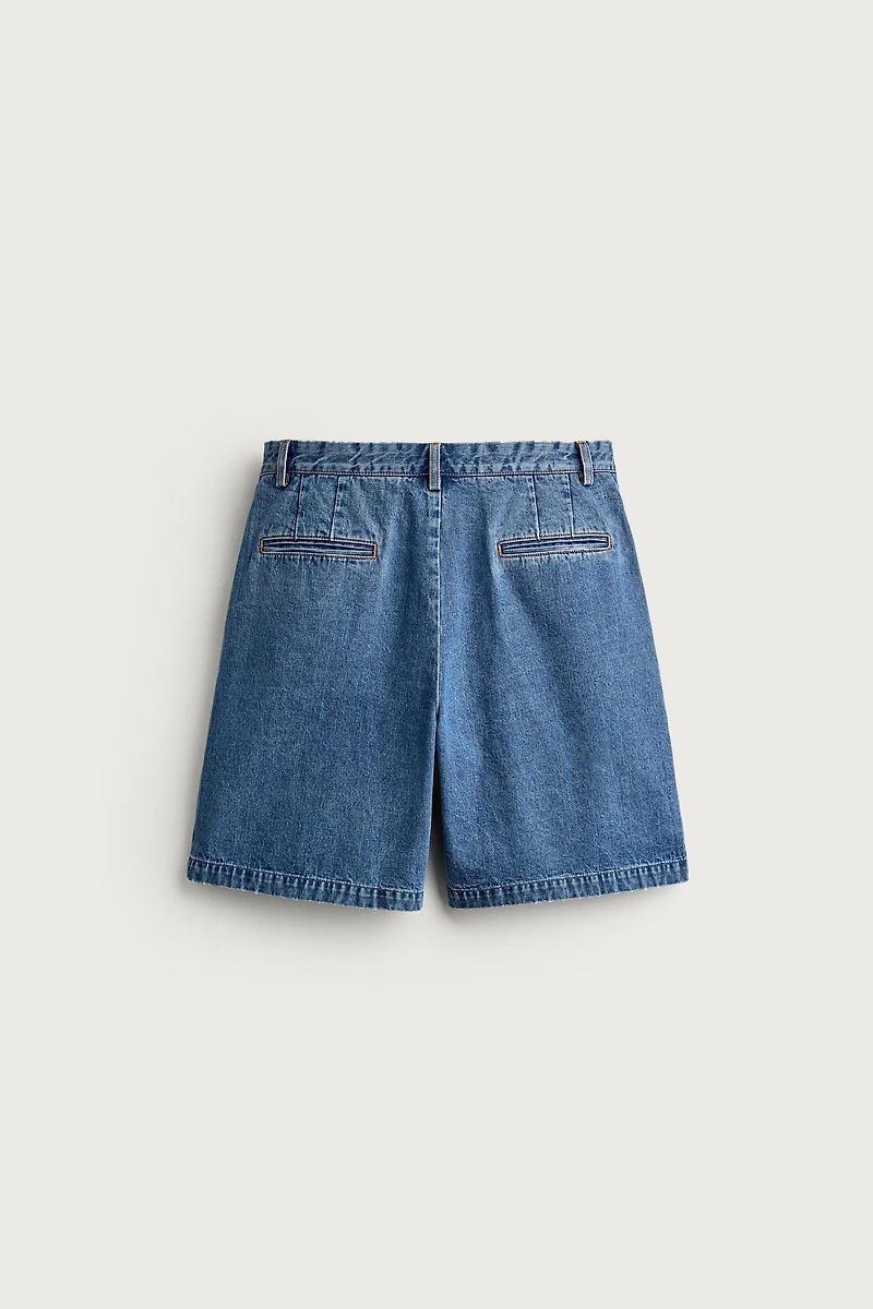 REGULAR FIT PLEATED DENIM SHORTS