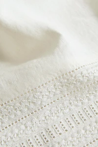 EMBROIDERED LINEN BORDER TOWEL