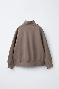 TEXT PLUSH SWEATSHIRT