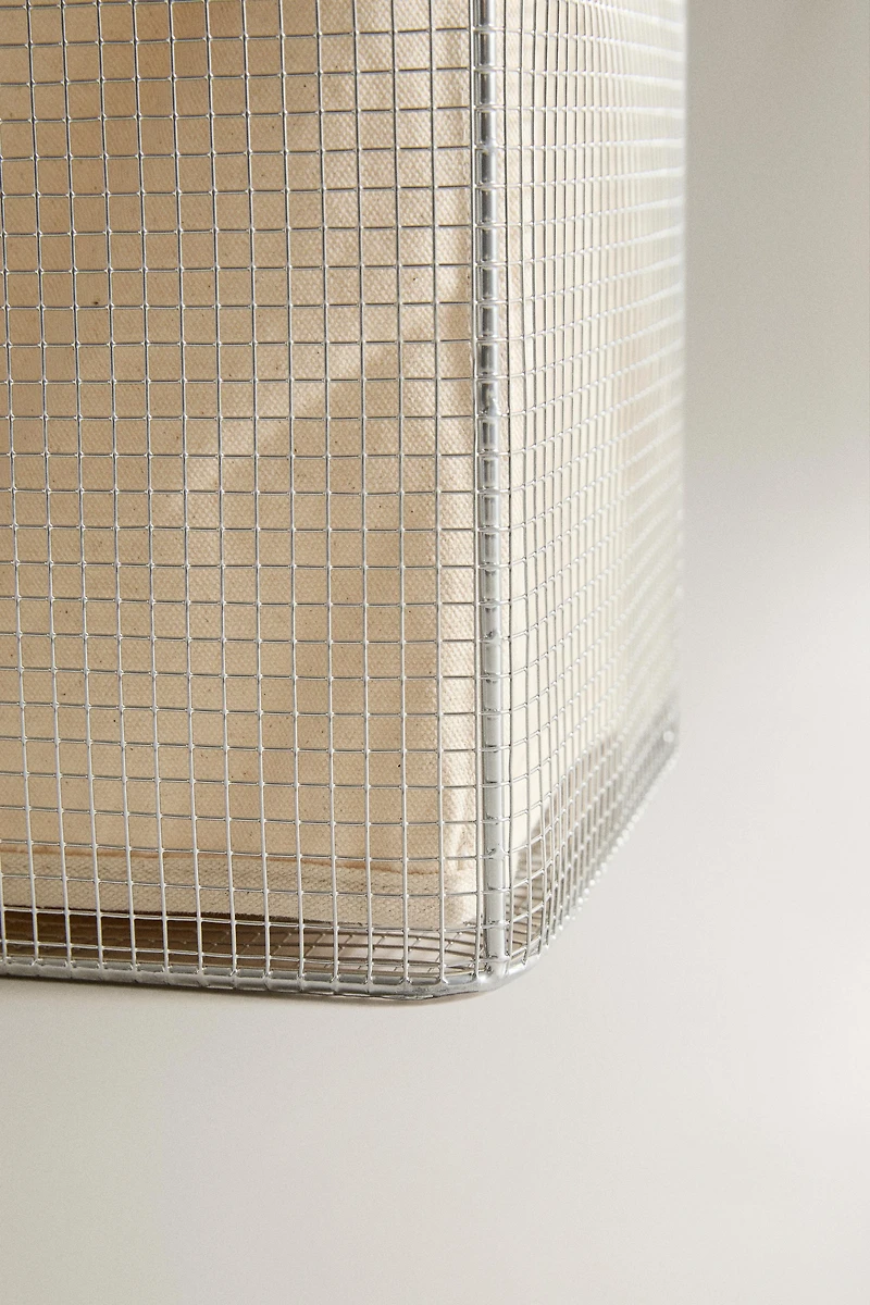 METAL LAUNDRY BASKET