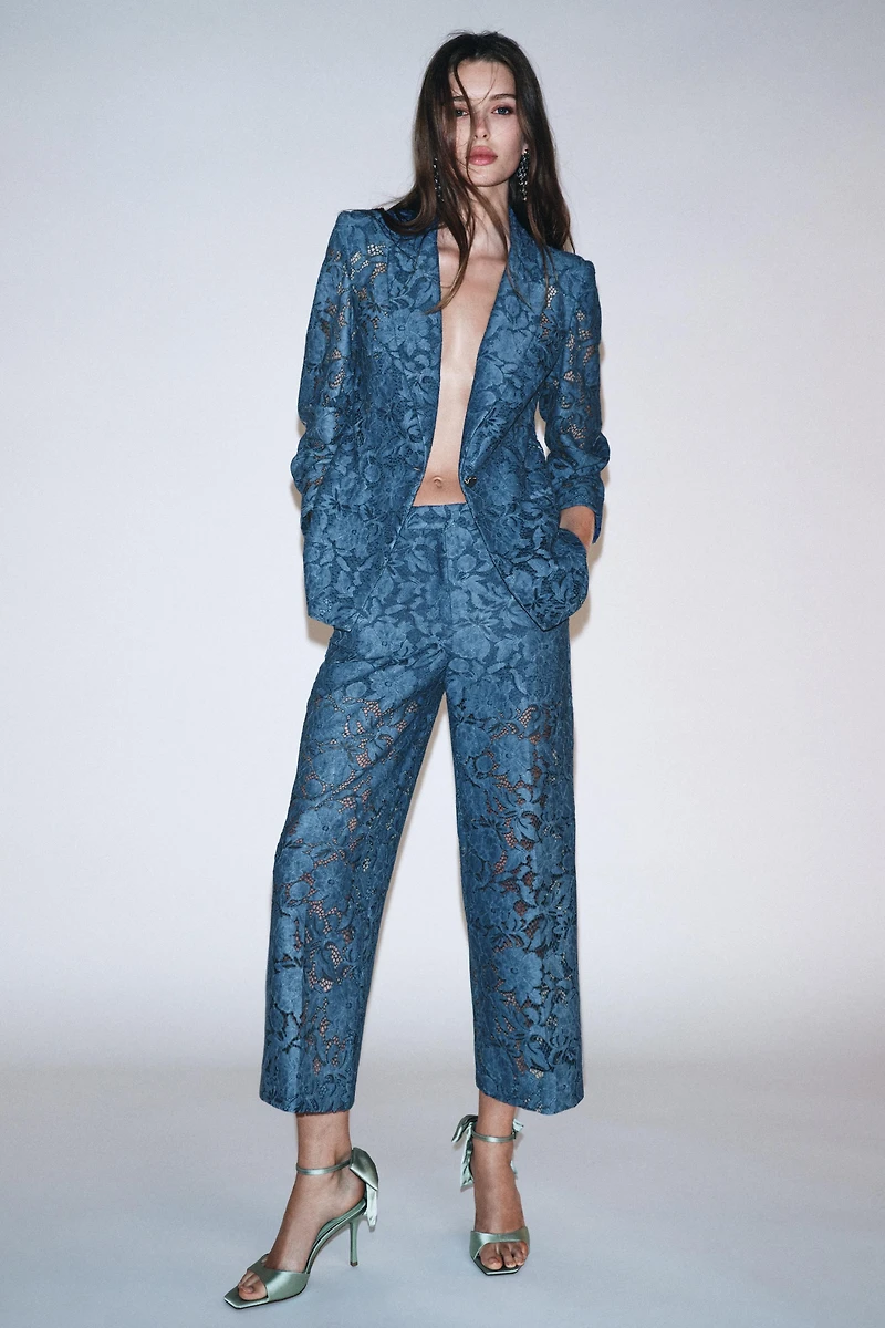 PANTALON COURTE EN DENTELLE