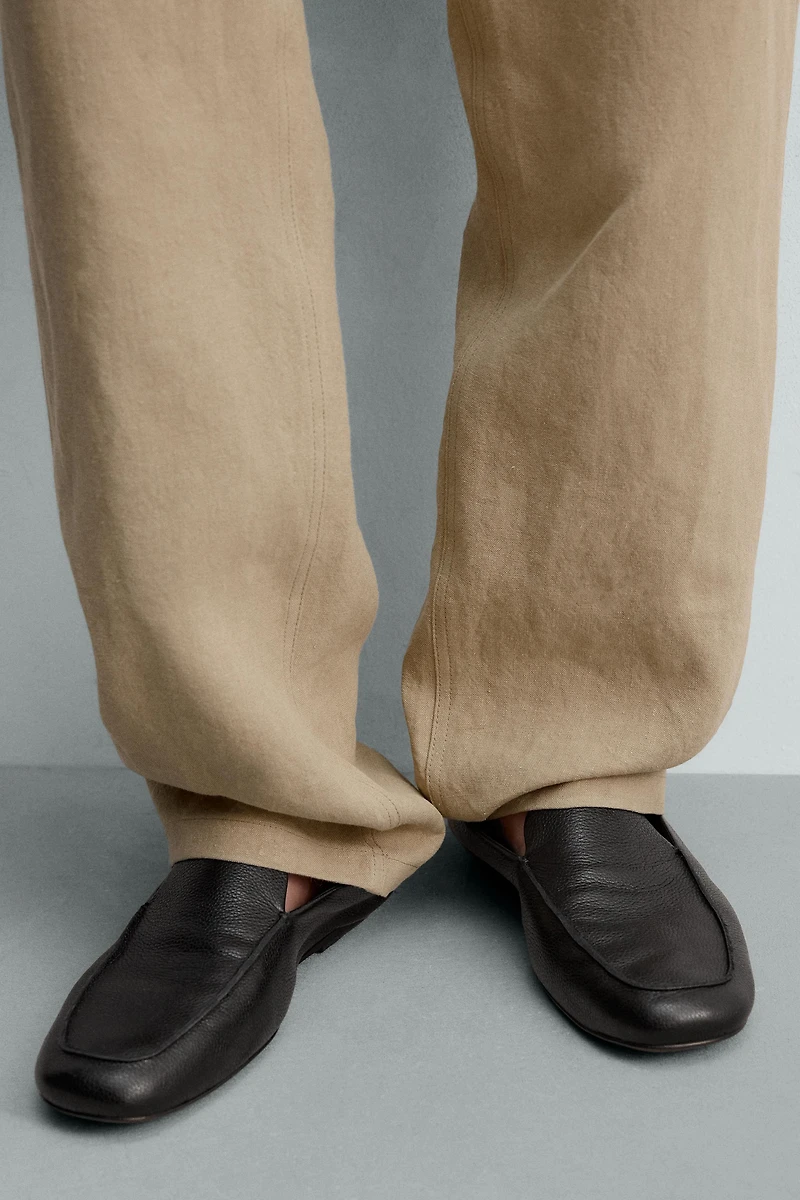 LEATHER LOAFERS