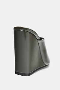 PATENT WEDGE HEELS