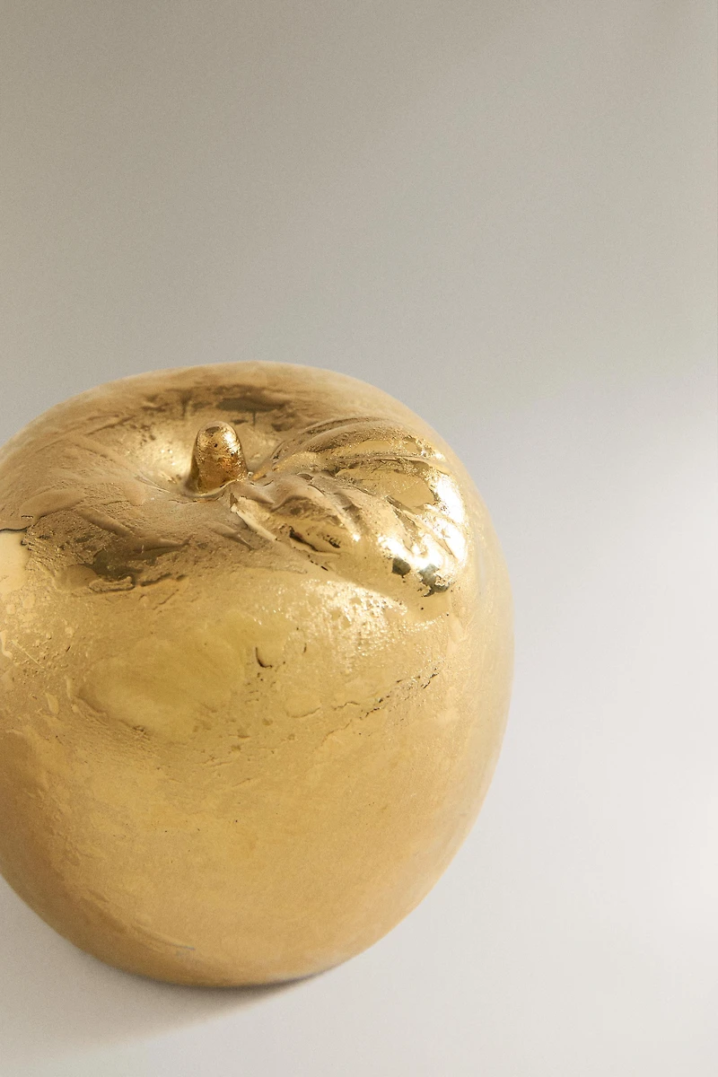 MARISA BERENSON APPLE DECORATION