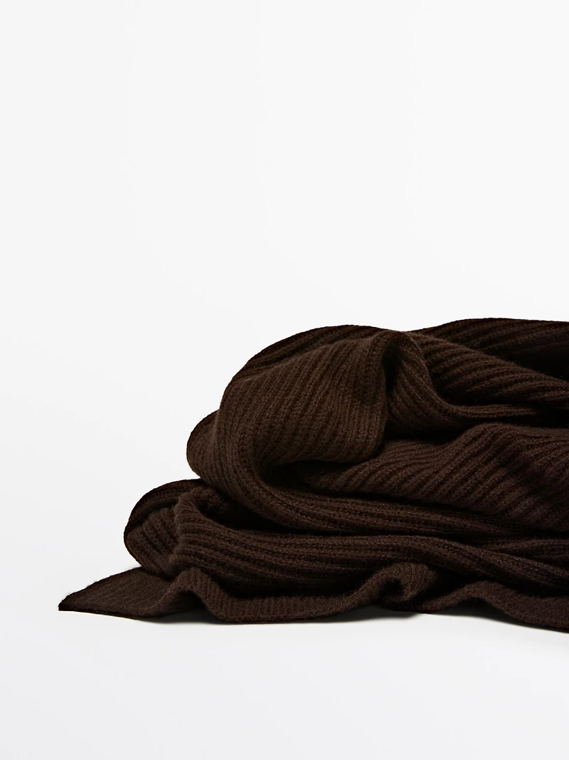 Ribbed 100% cashmere scarf