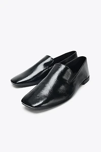 MOCASSINS À EFFET VERNI