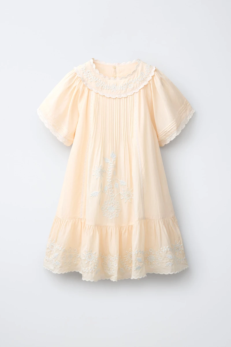 ROBE BRODÉE