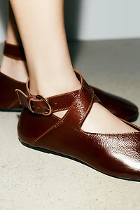 PATENT EFFECT BUCKLE BALLET FLATS