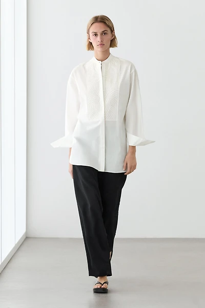 100% cotton poplin shirt with embroidered bib