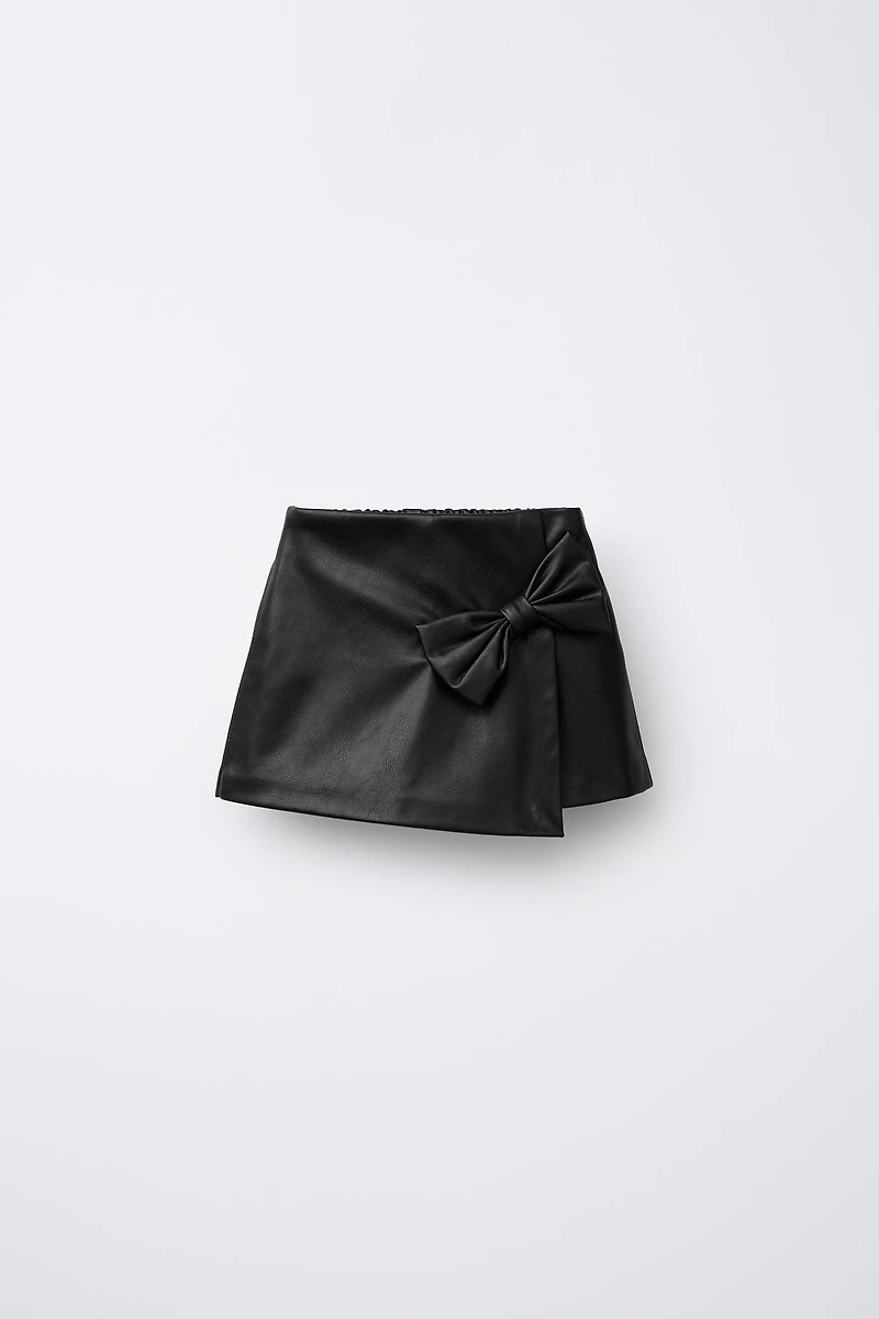 FAUX LEATHER BOW SKORT