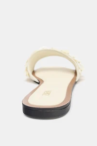 FLAT SANDALS WITH PEARLESCENT PIECES