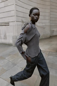 BLOUSE OUVERTURE ÉPAULE ET NŒUD