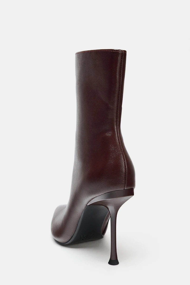 BOTTINES À TALONS FINS