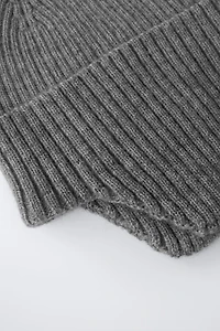 BONNET CANNELÉ AVEC CACHE-OREILLES