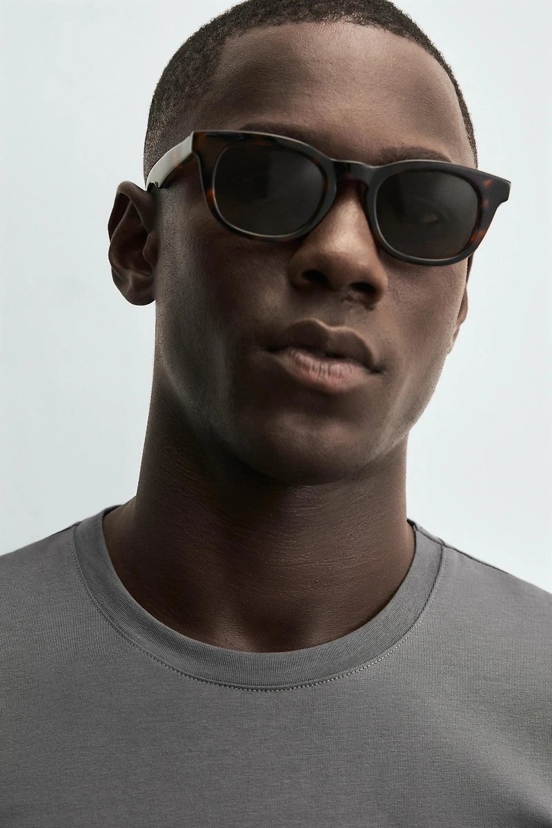 BASIC SLIM FIT T-SHIRT