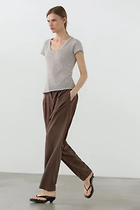 Short sleeve knit sweater with thread detail