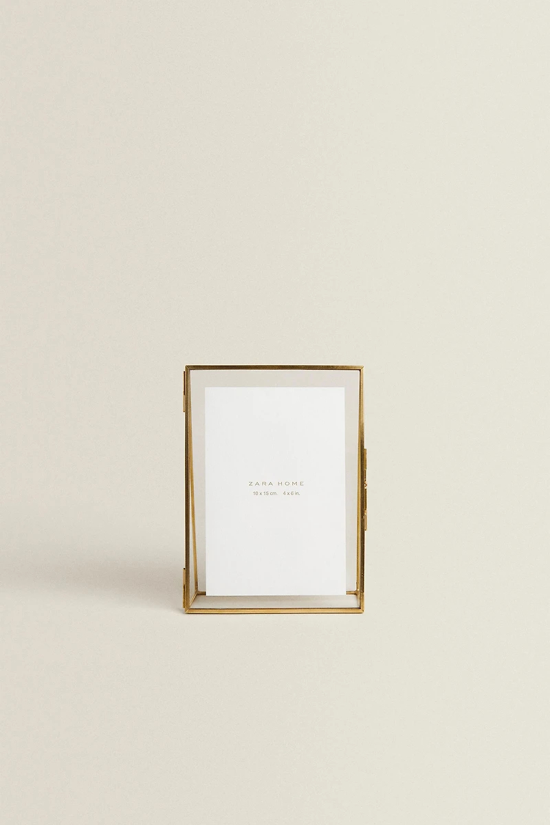 TRIANGULAR STRUCTURE PICTURE FRAME